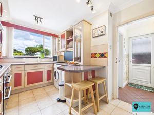 Kitchen/Breakfast Room- click for photo gallery
